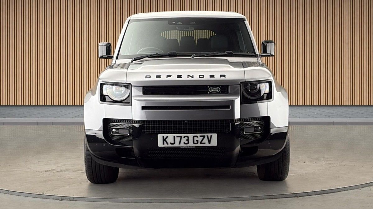 Land Rover Defender 110 Image 3