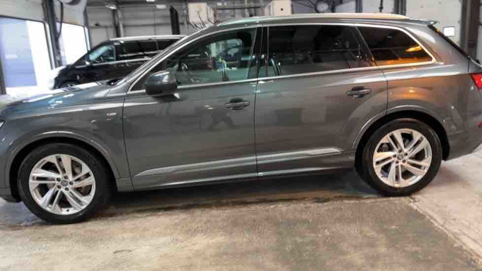 More views of Audi Q7