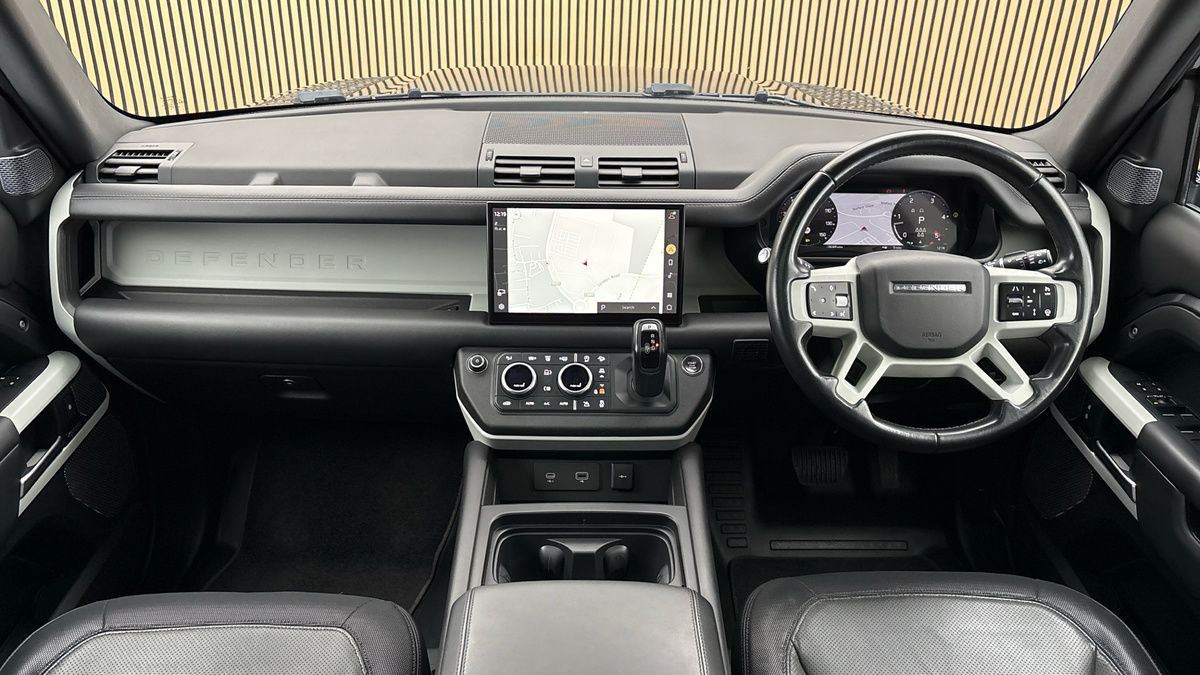 Land Rover Defender 110 Image 12