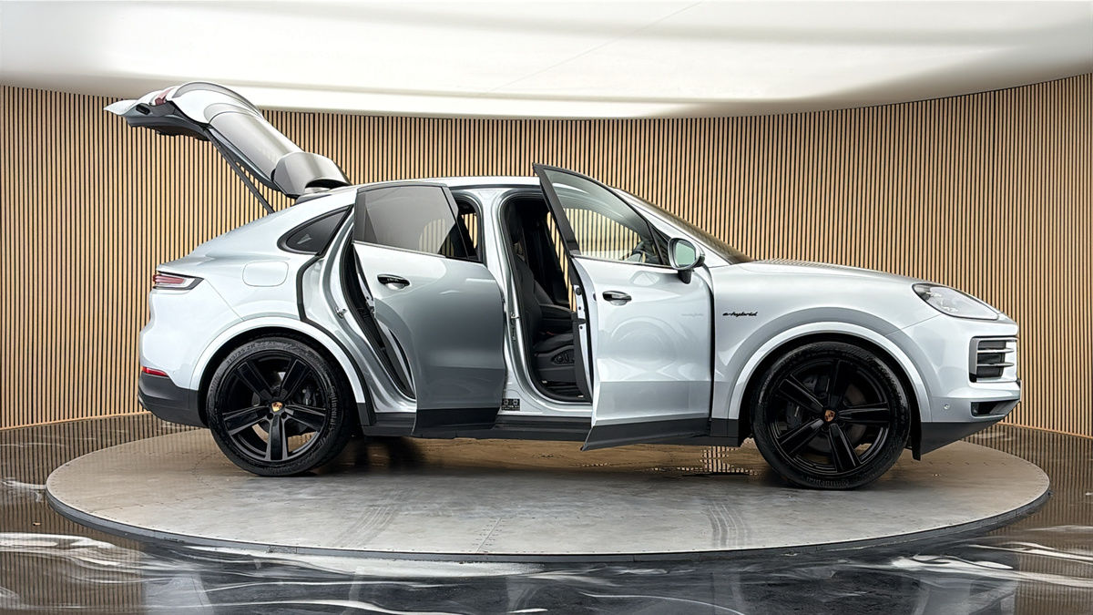 More views of Porsche Cayenne