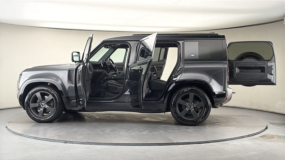 More views of Land Rover Defender 110