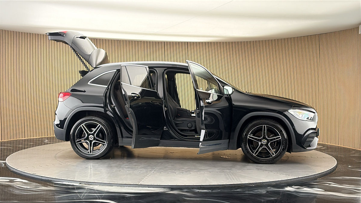More views of Mercedes-Benz GLA