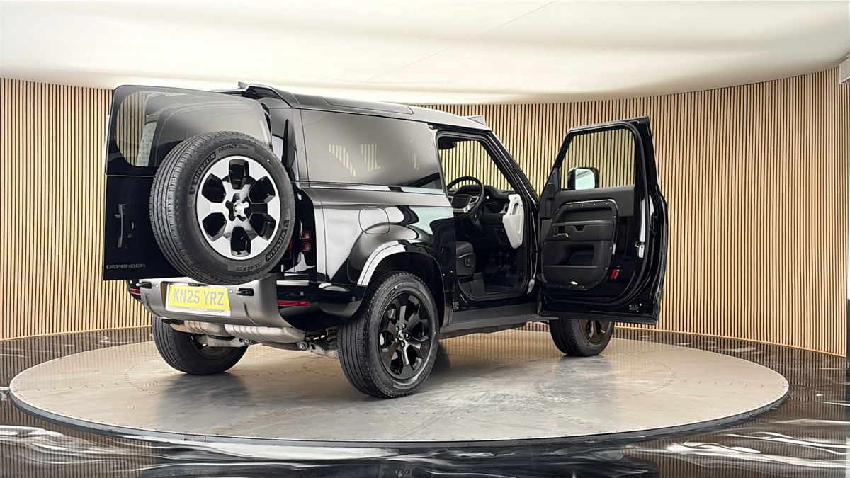 More views of Land Rover Defender 90