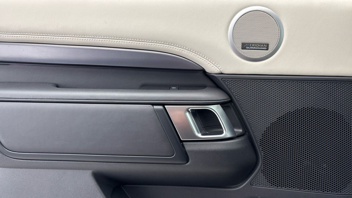 Land Rover Discovery Image 19