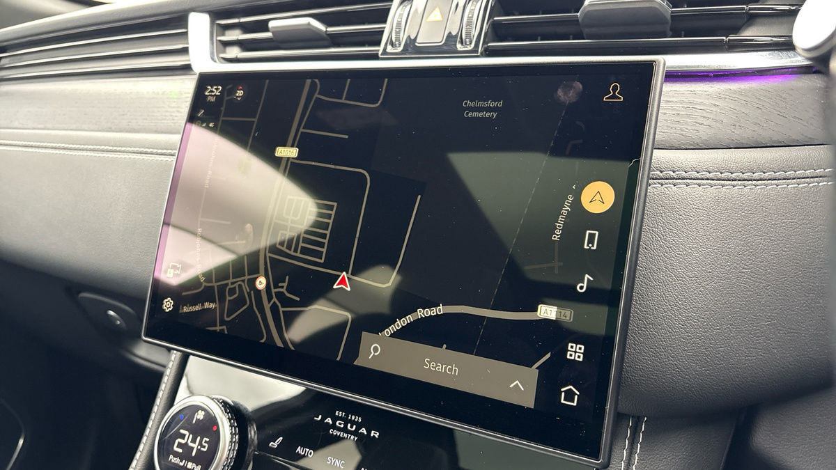 Jaguar F-PACE Image 17