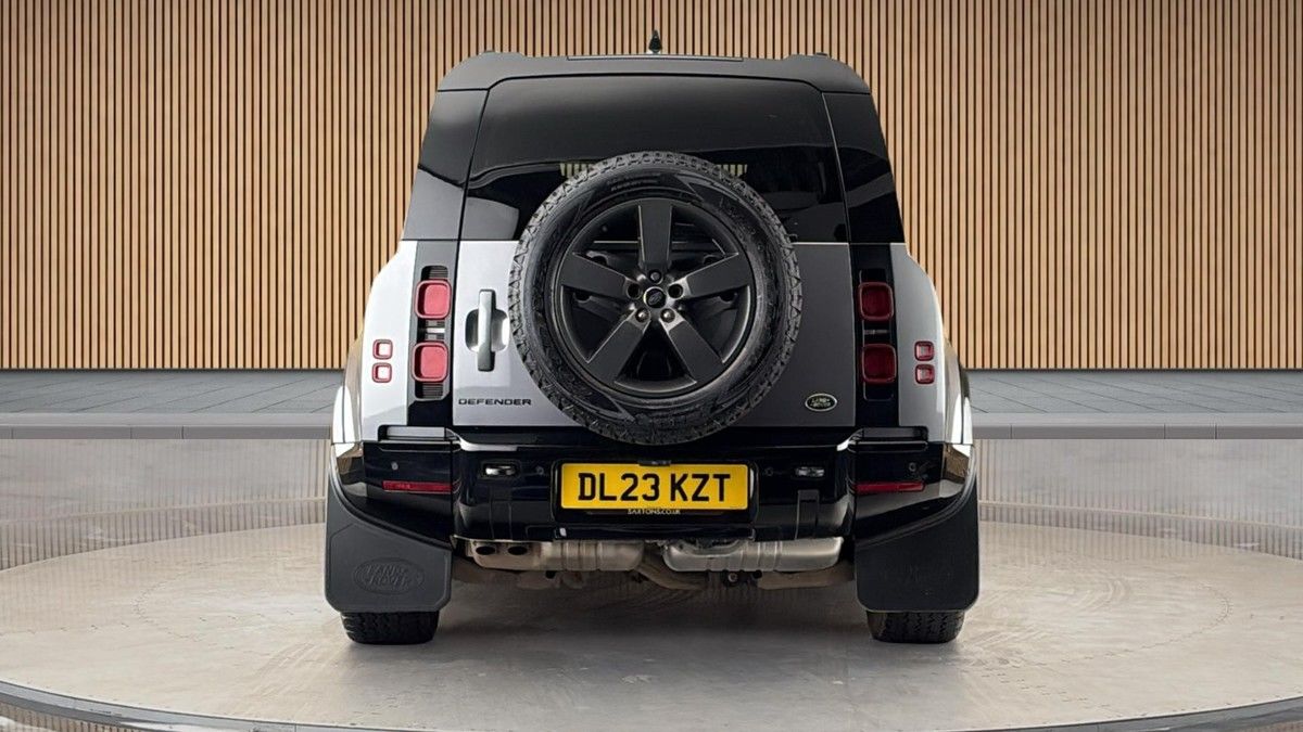 Land Rover Defender 110 Image 4