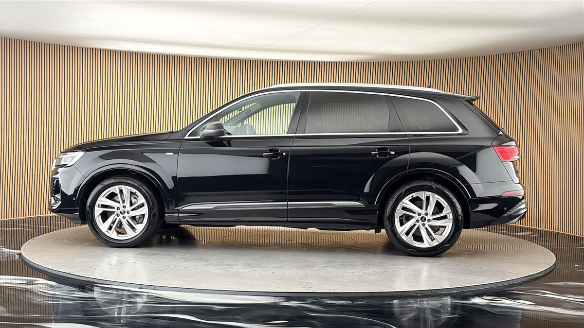 More views of Audi Q7