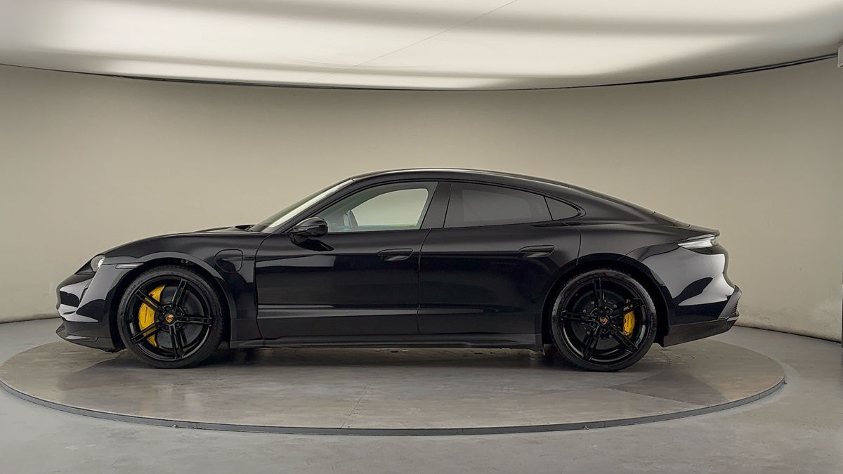 Porsche Taycan Image 21