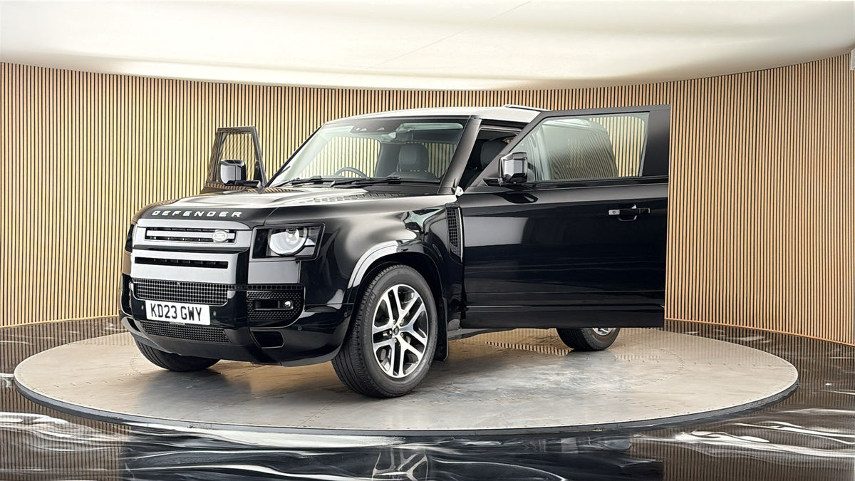 More views of Land Rover Defender 90