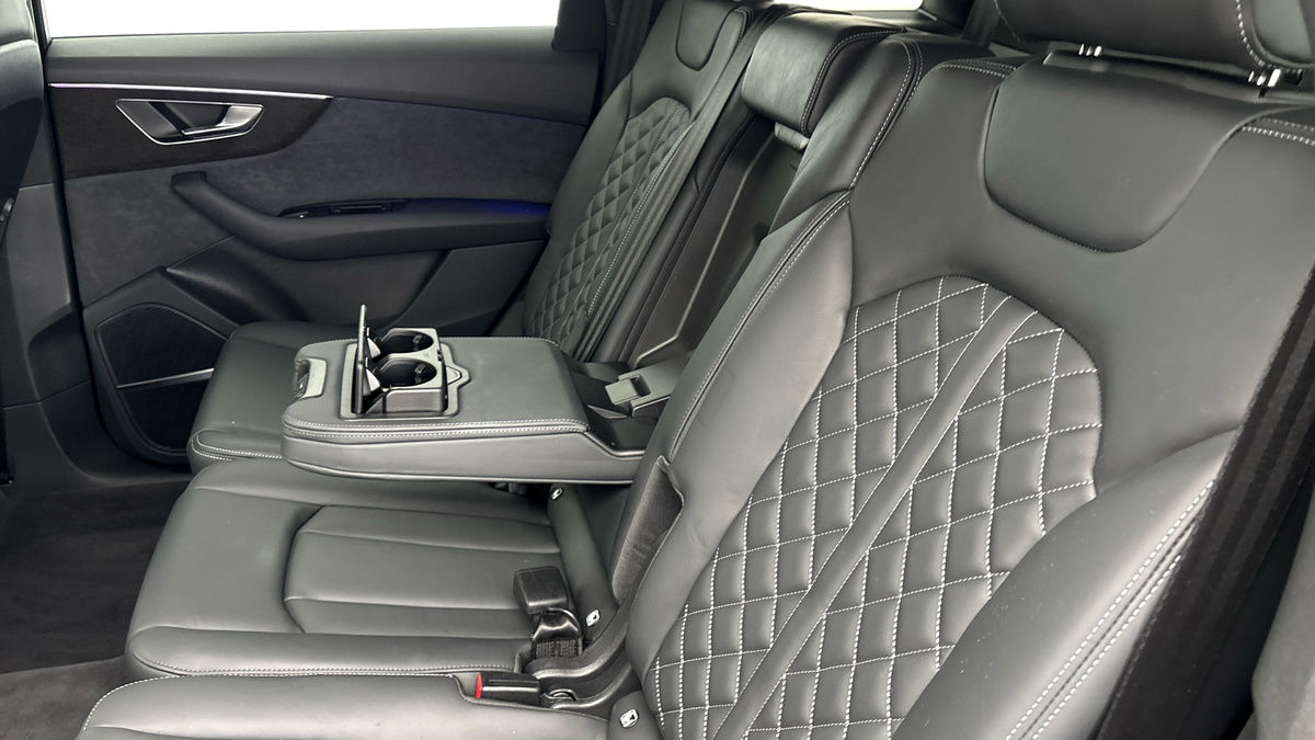 Audi SQ7 Image 9
