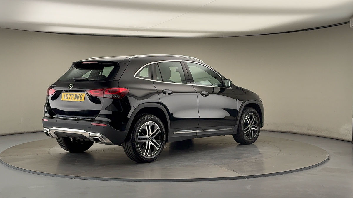 Mercedes-Benz GLA Image 21