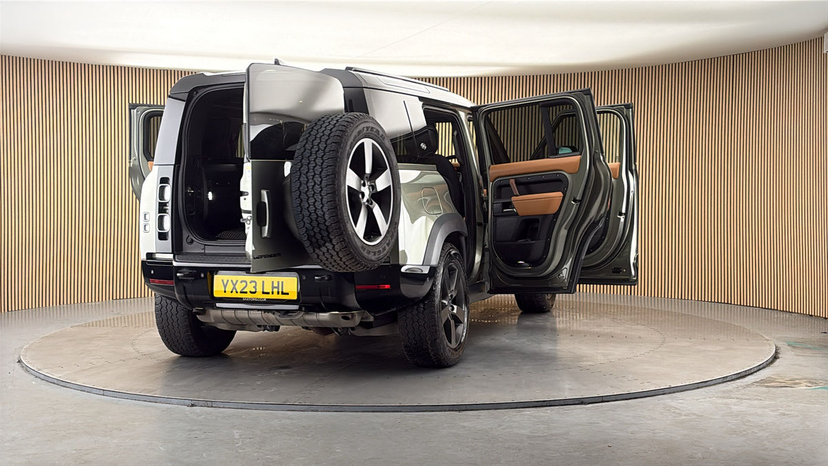 More views of Land Rover Defender 110