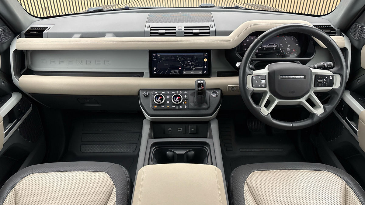 Land Rover Defender 110 Image 12