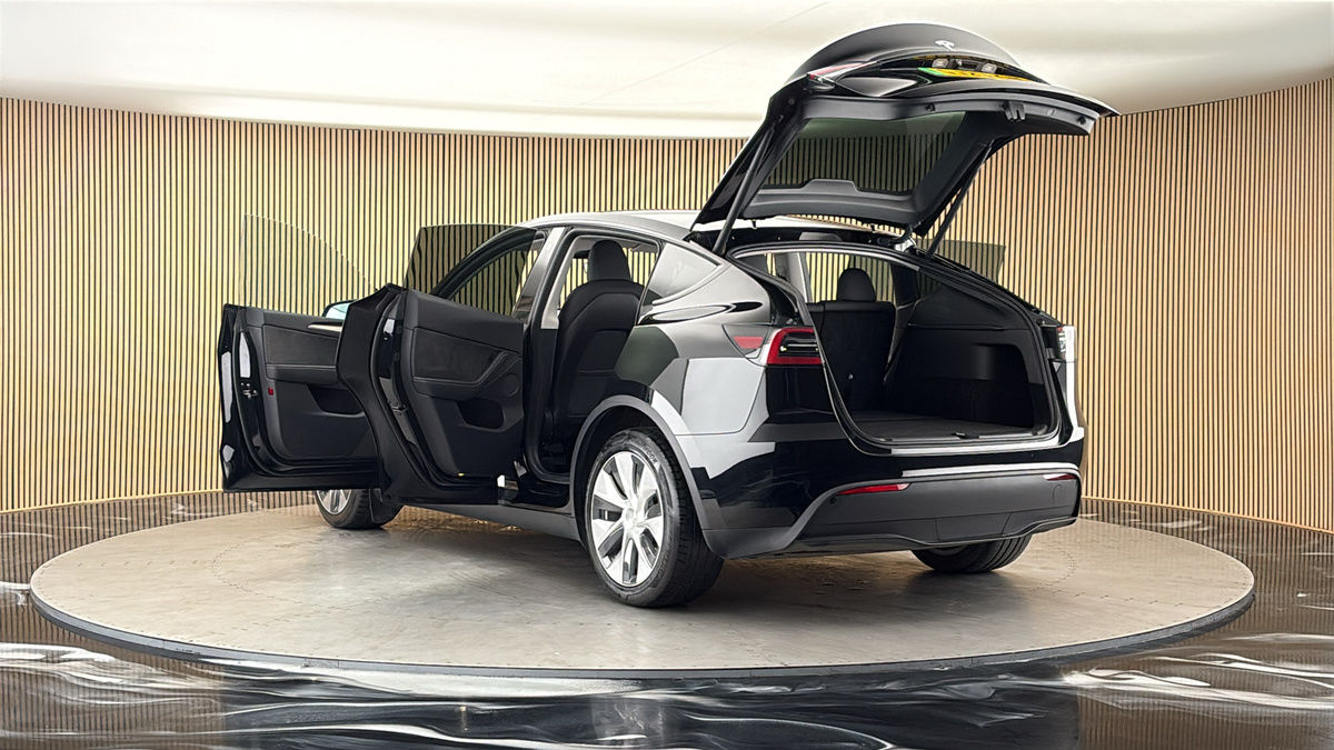 Tesla Model Y Image 23