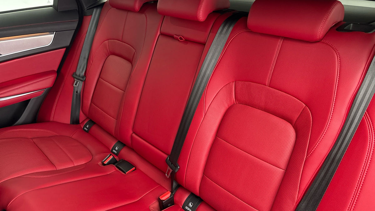 Jaguar F-PACE Image 8