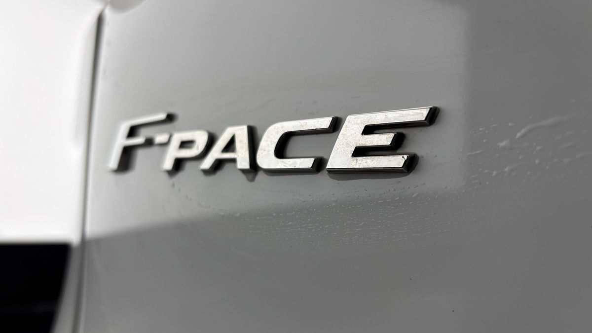 Jaguar F-PACE Image 73