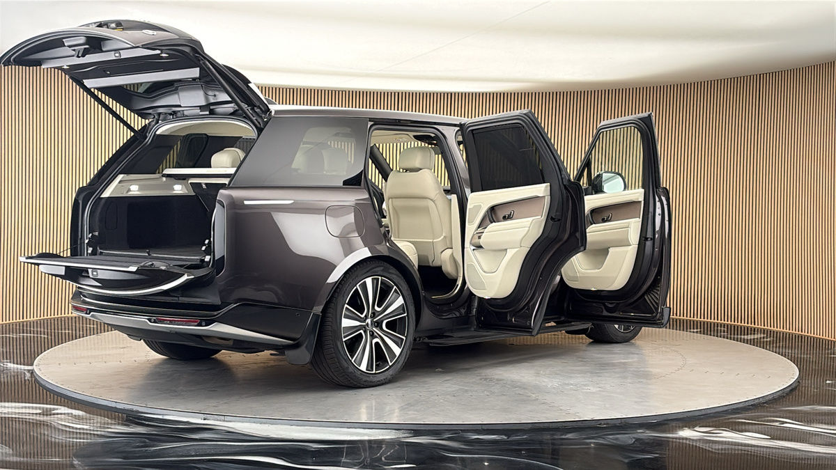 More views of Land Rover Range Rover
