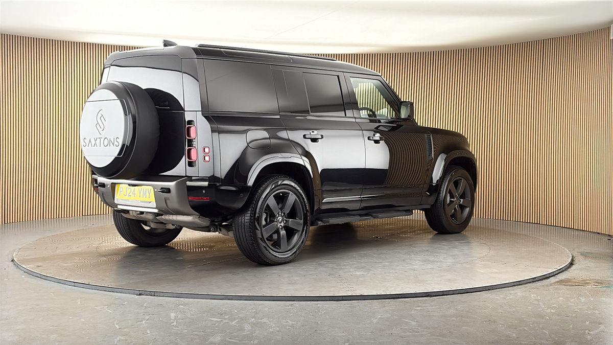 Land Rover Defender 110 Image 21