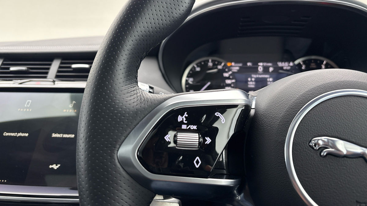 Jaguar E-PACE Image 13