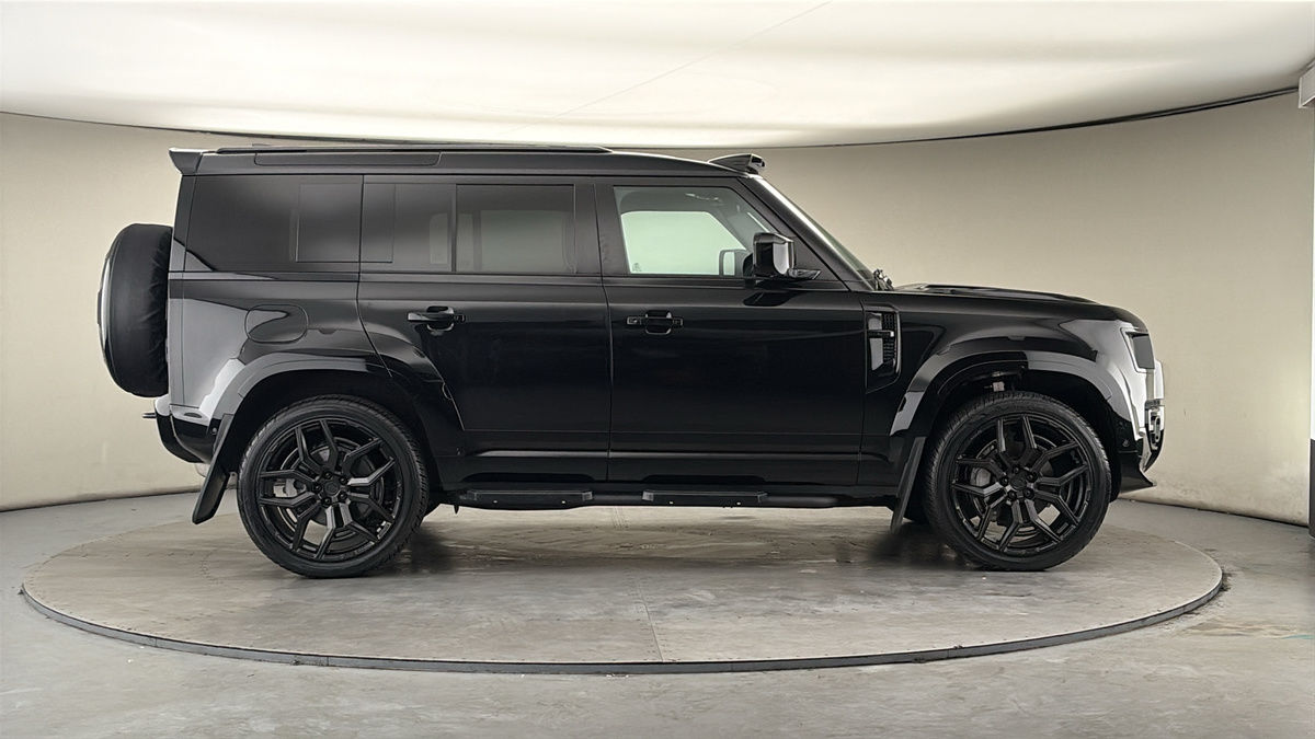 Land Rover Defender 110 Urban Image 16