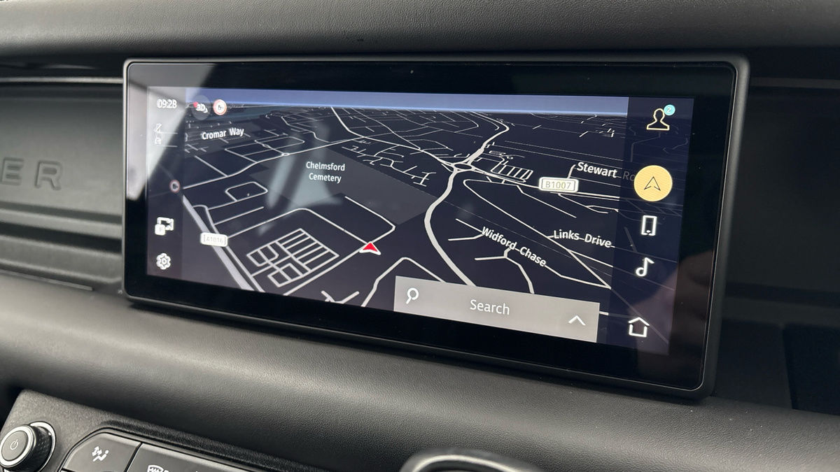 Land Rover Defender 110 Image 17