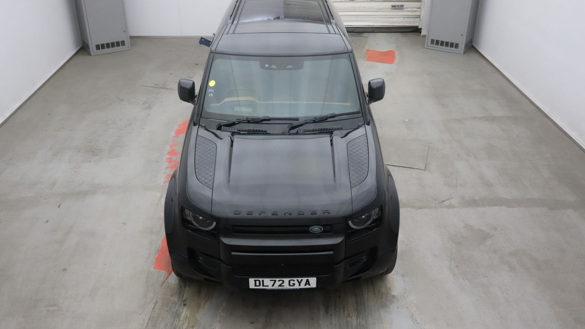 Land Rover Defender 130 Image 7