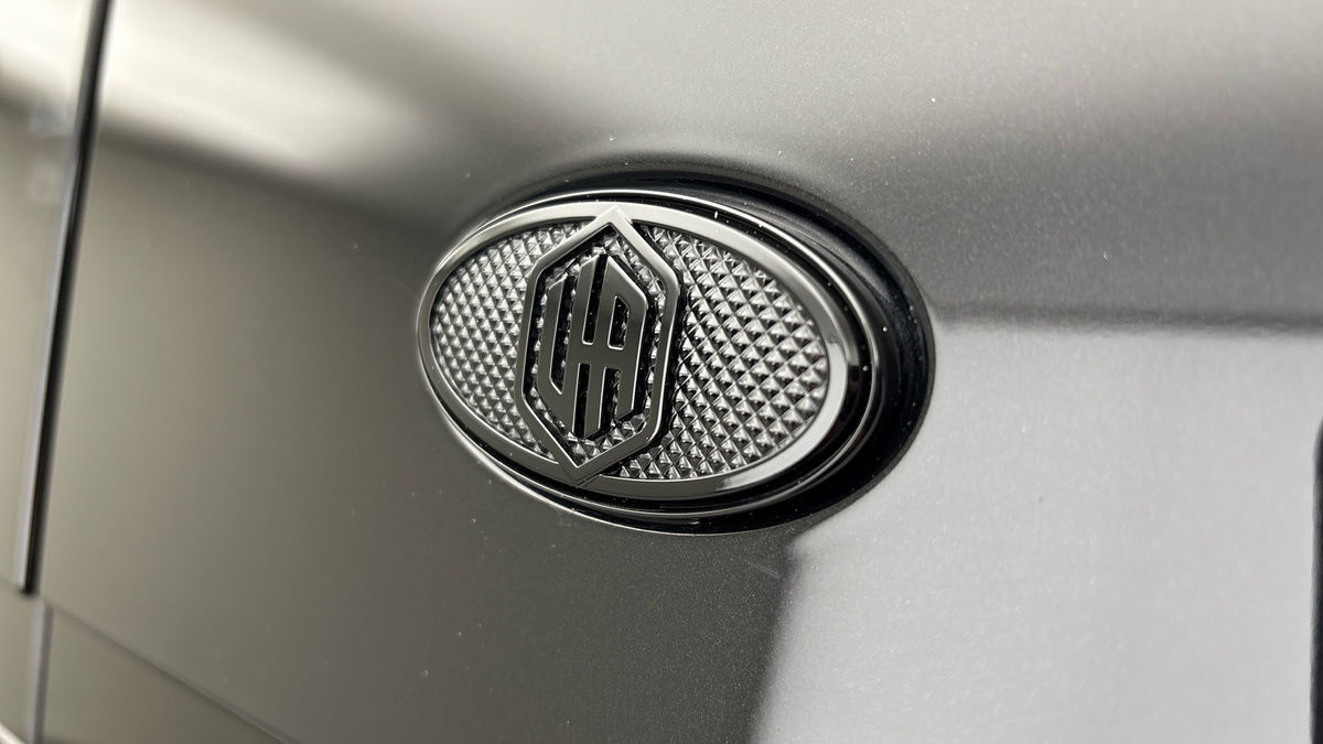 Land Rover Defender 130 Urban Image 30