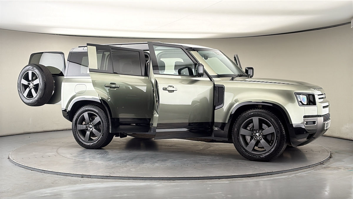 More views of Land Rover Defender 110