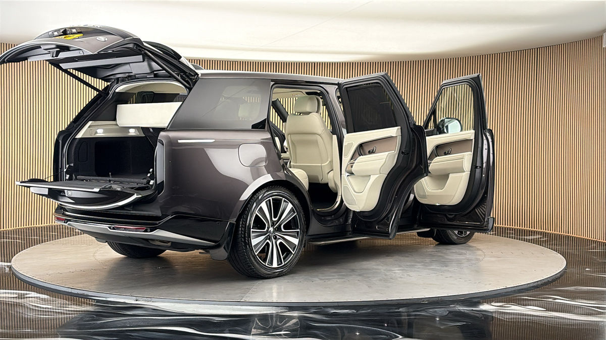 More views of Land Rover Range Rover