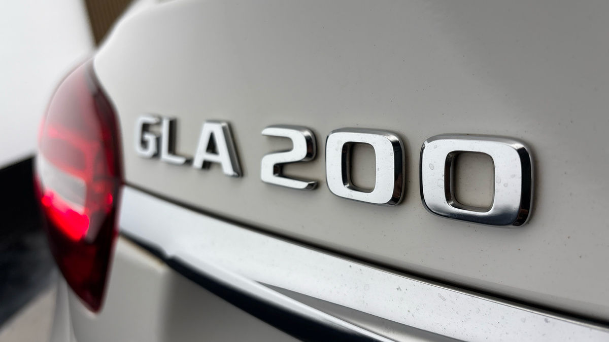 Mercedes-Benz GLA Image 28