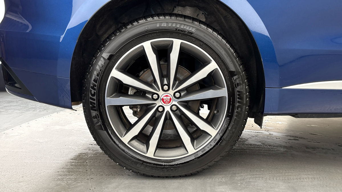 Jaguar F-PACE Image 10