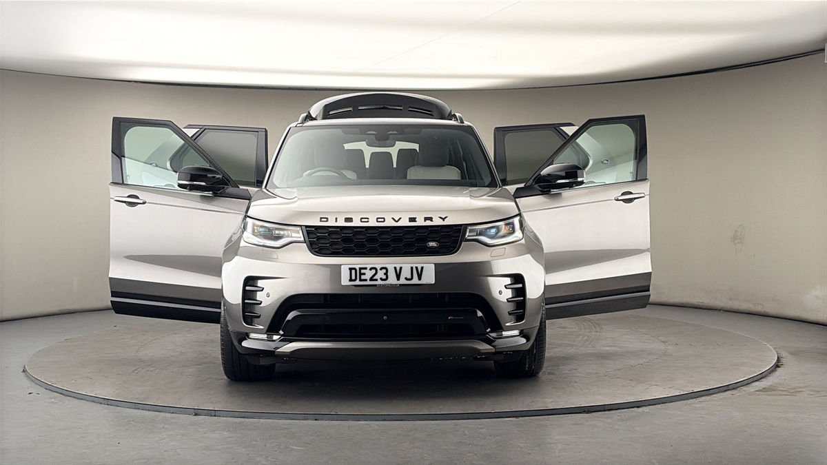 More views of Land Rover Discovery