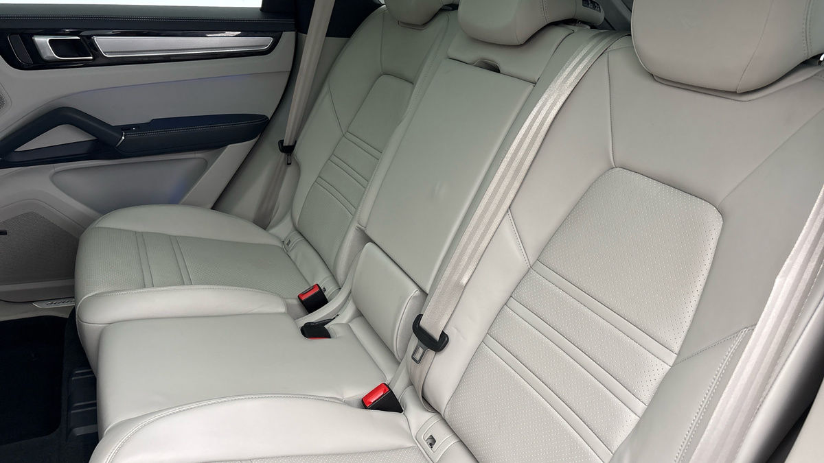 Porsche Cayenne Image 8