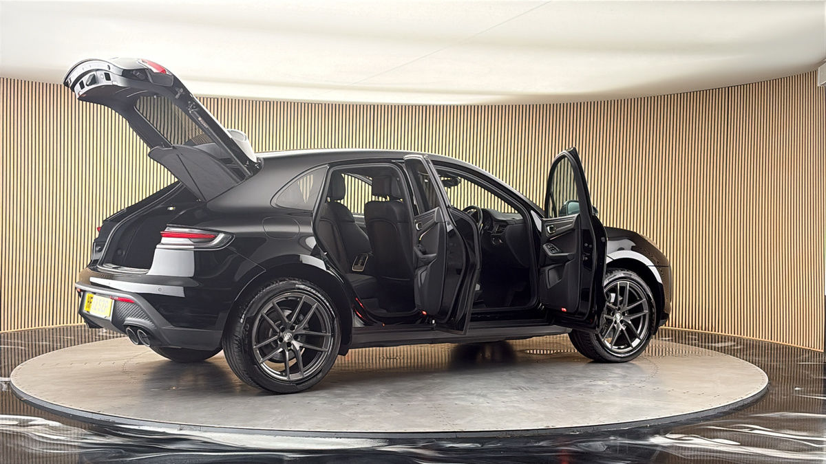 More views of Porsche Macan