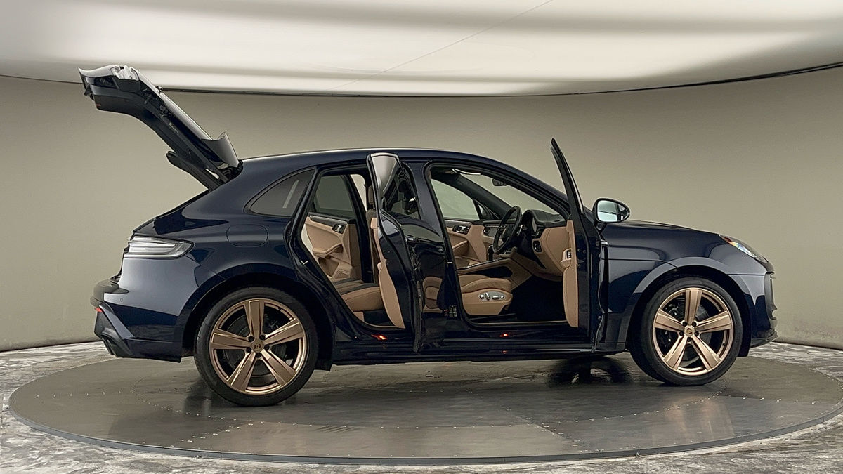 More views of Porsche Macan