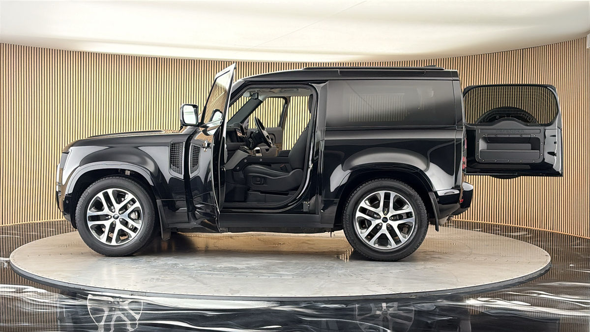 More views of Land Rover Defender 90