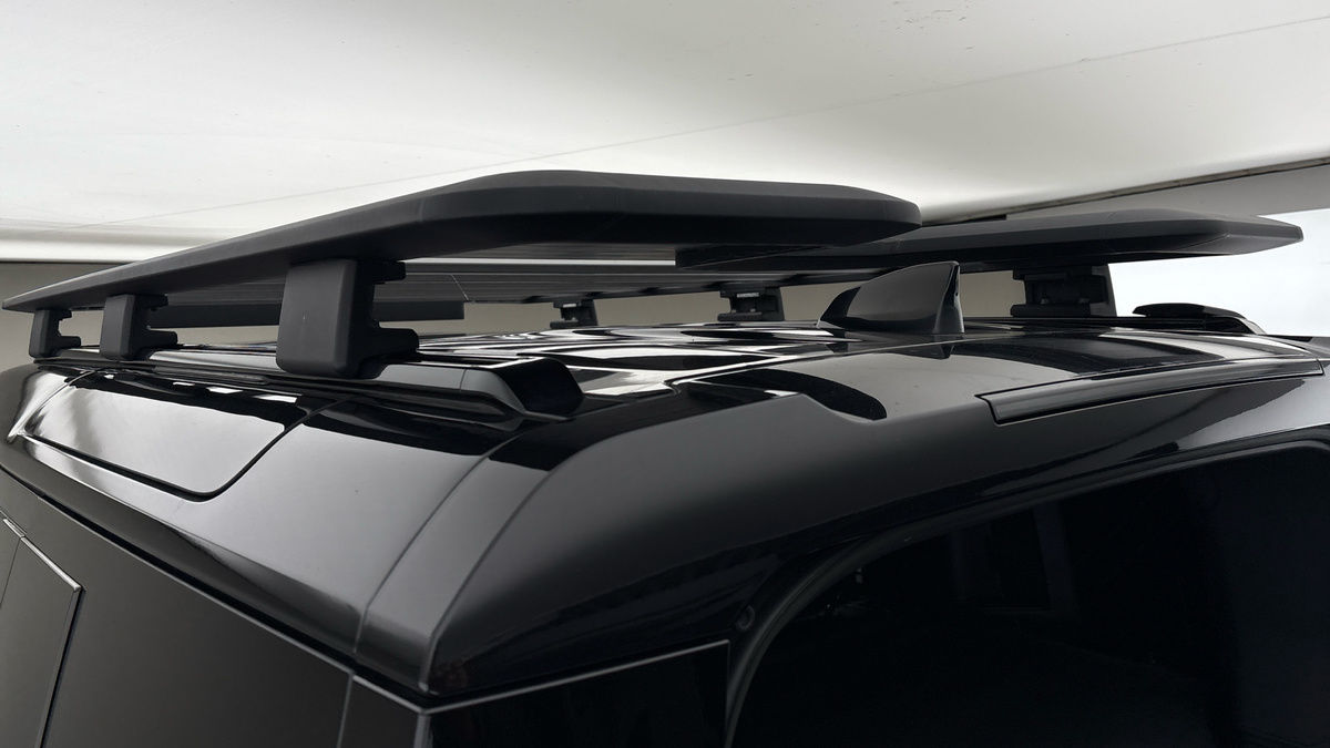 Land Rover Defender 110 Image 25