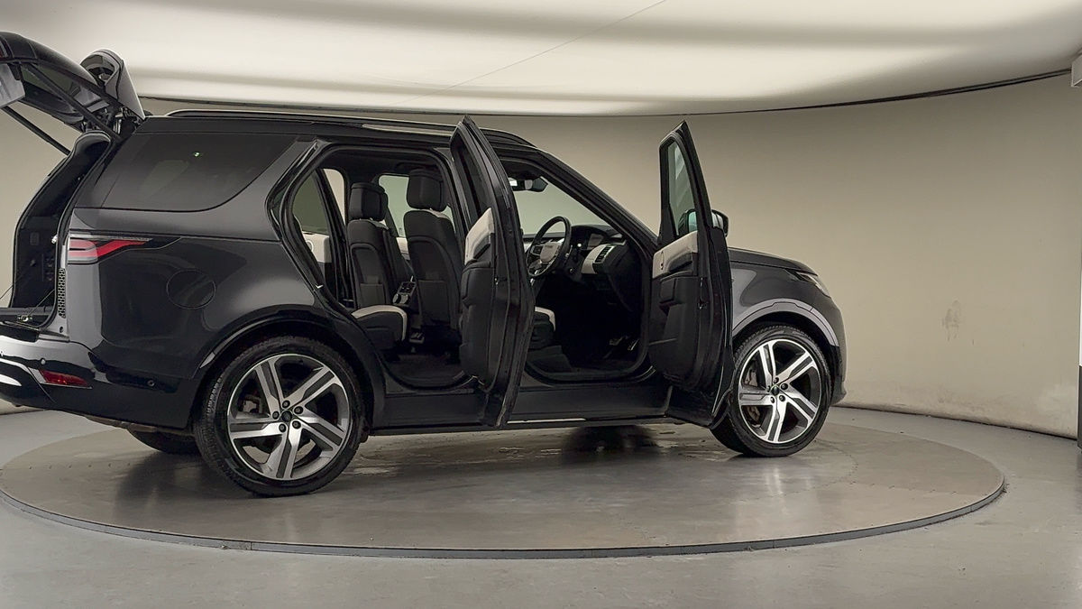 More views of Land Rover Discovery