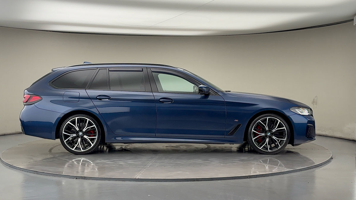 BMW 5 Series Image 16
