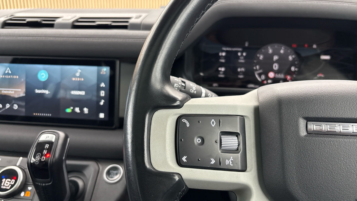 Land Rover Defender 90 Image 13