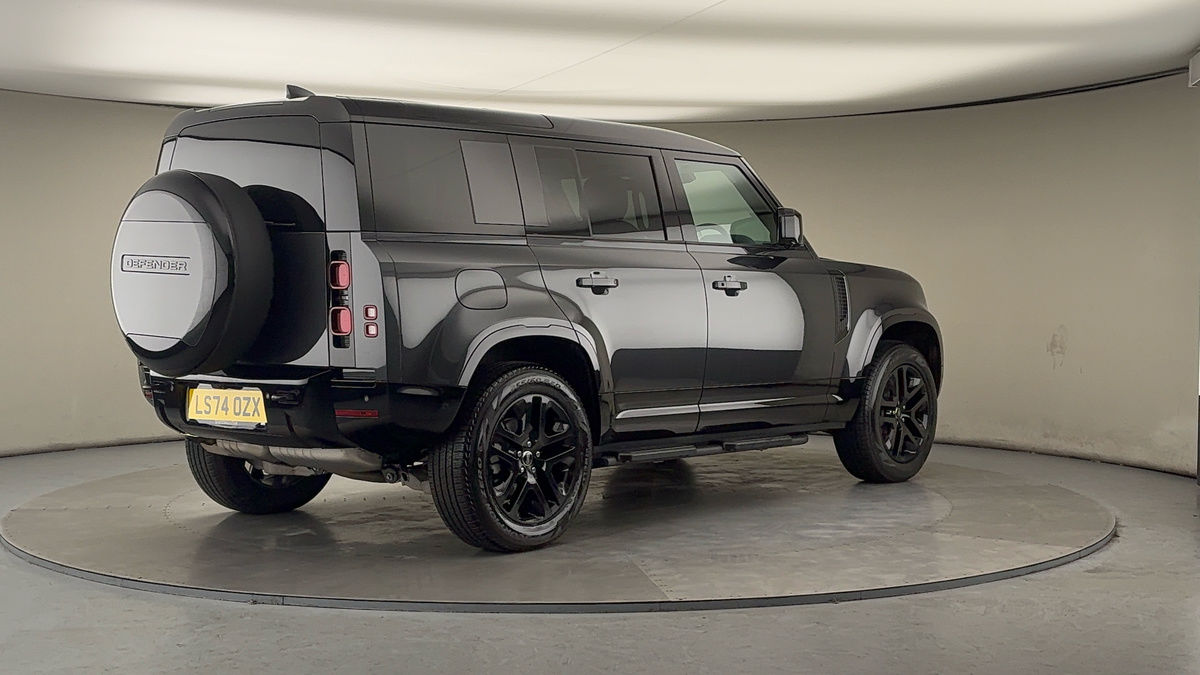 Land Rover Defender 110 Image 21