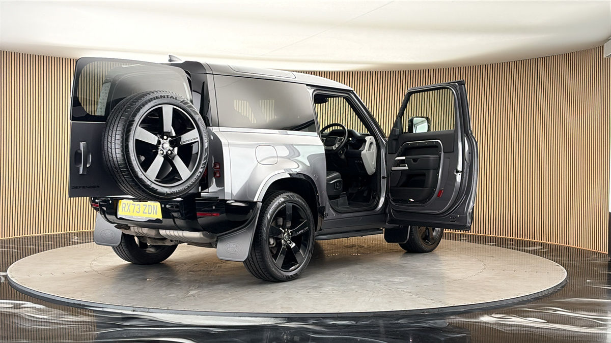 More views of Land Rover Defender 90