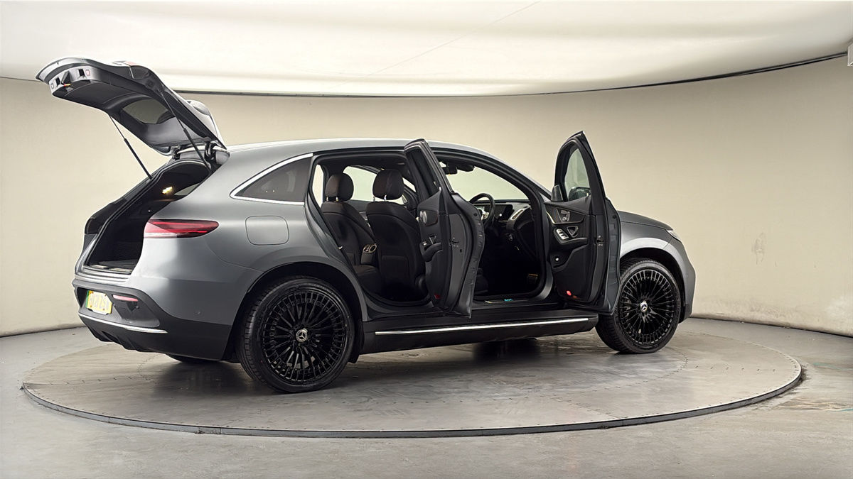 More views of Mercedes-Benz EQC