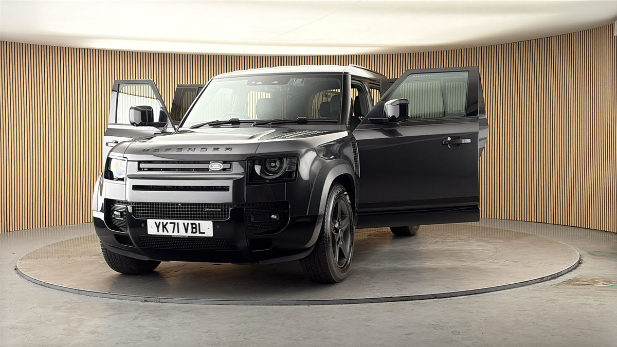 More views of Land Rover Defender 110
