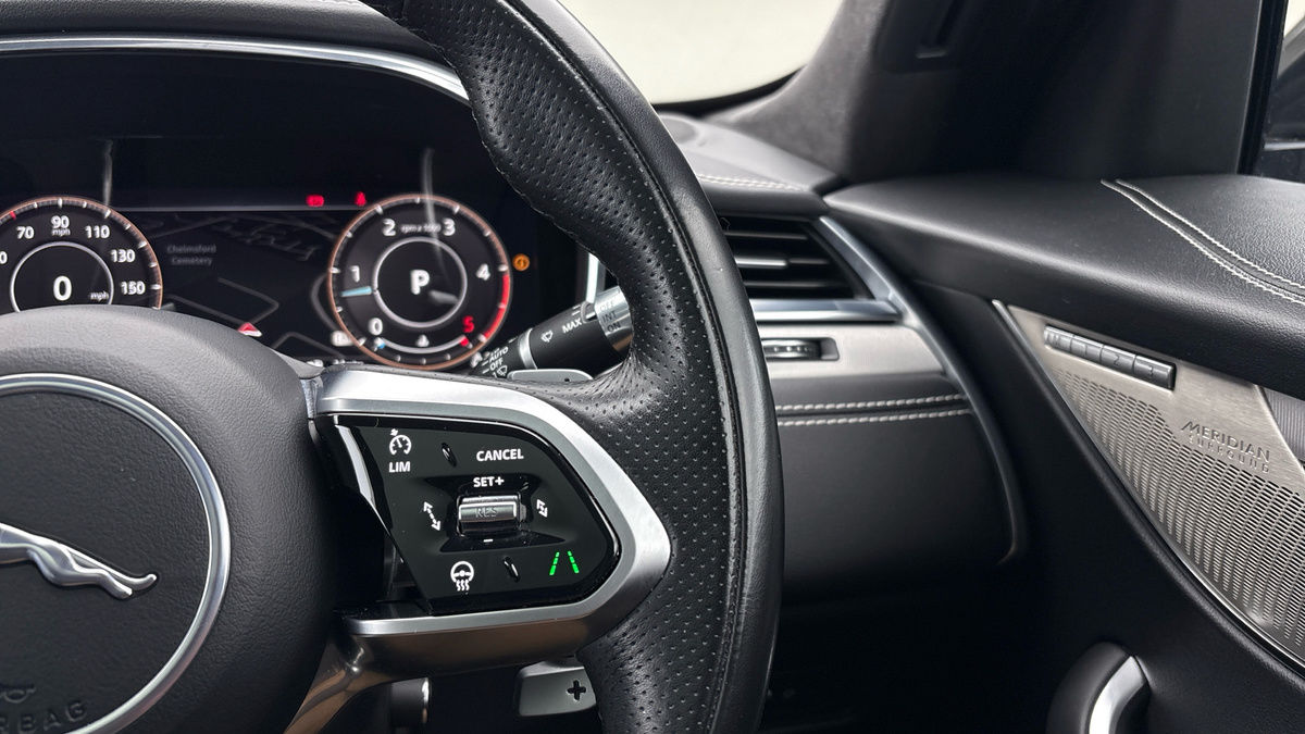 Jaguar F-PACE Image 14