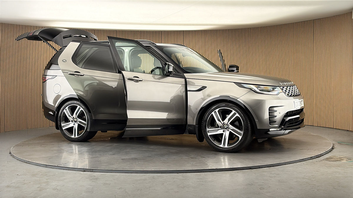 More views of Land Rover Discovery