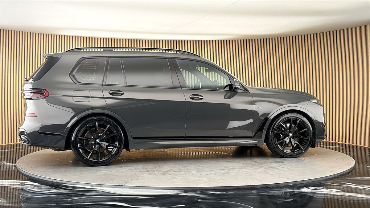 More views of BMW X7