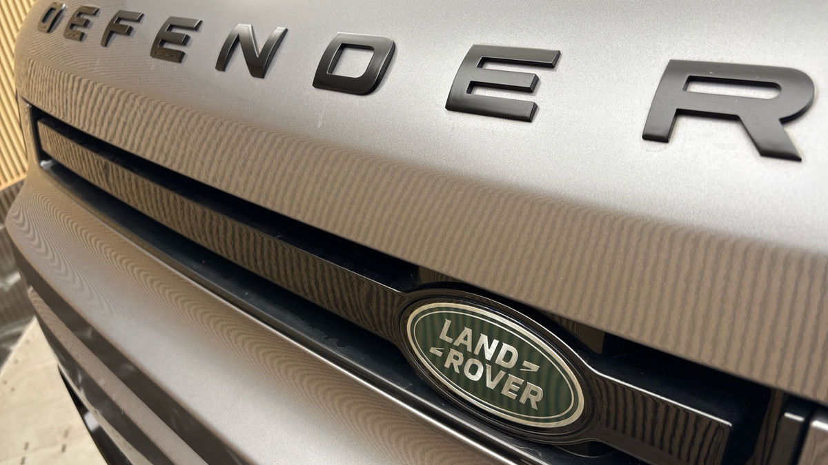 Land Rover Defender 90 Image 24