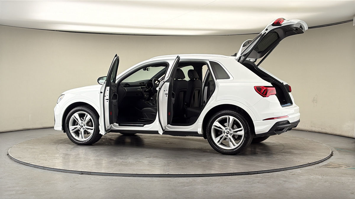 More views of Audi Q3