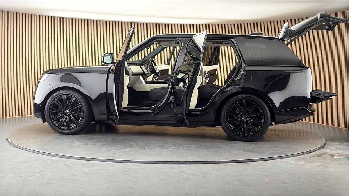 More views of Land Rover Range Rover